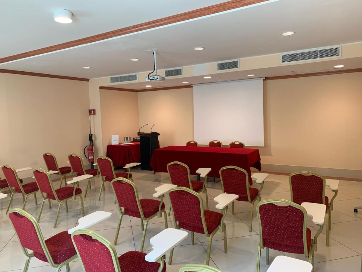 Palace Hotel Legnano Exterior foto